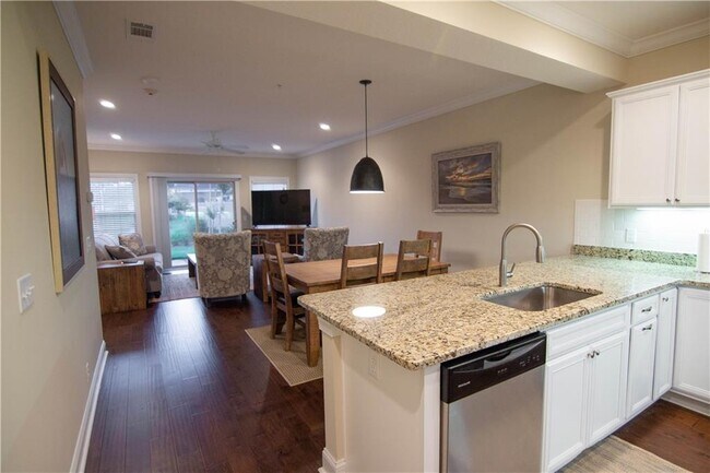 Photo - 702 Mariners Cir