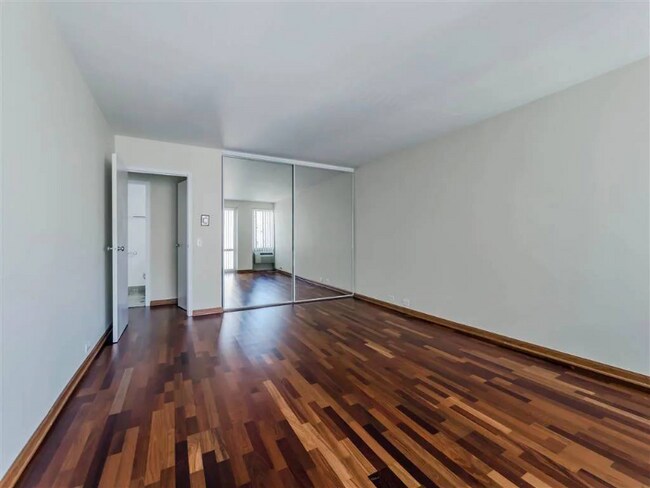 Photo - 2913 N Sheridan Rd