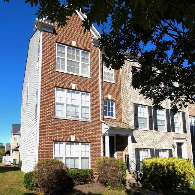 Photo - 4 BR Townhouse in Idlewild
