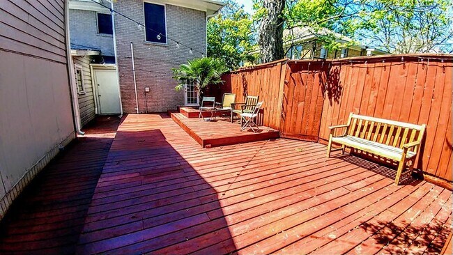 Building Photo - 1409 Wentworth St Unit 1