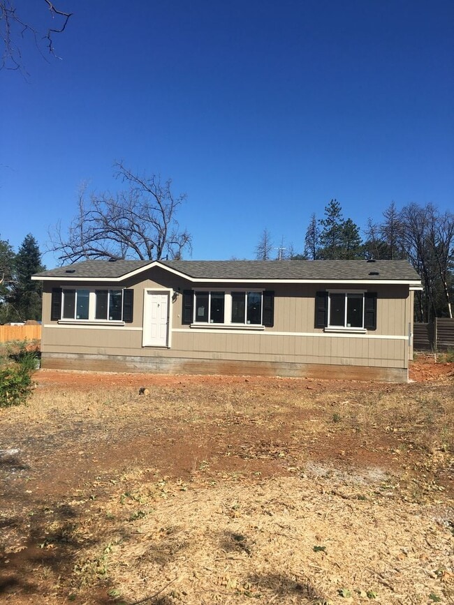 Photo - Paradise Location with end of road privacy...