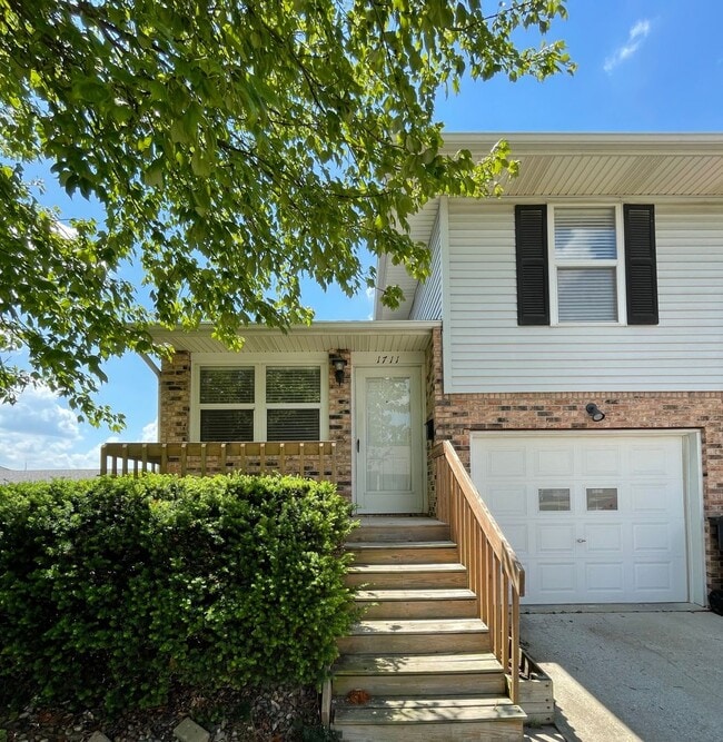 Building Photo - 2 Bedroom Townhome - Close to ISU Campus & Heartland