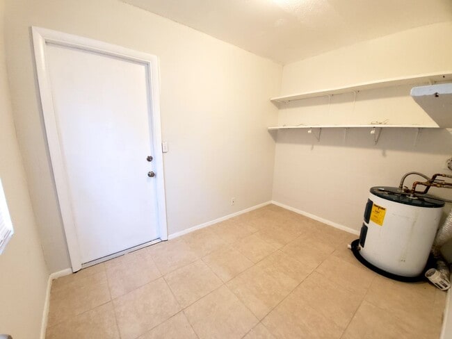 Photo - 3916 25th St W
