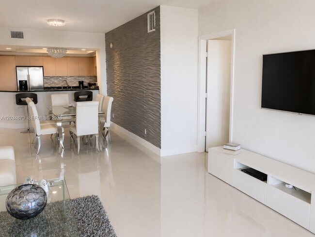 Photo - 14951 Royal Oaks Ln Unit 1601