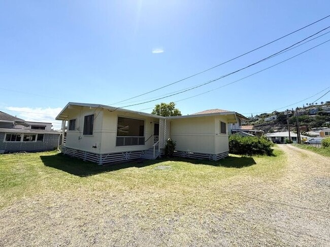 Pauoa Valley - 3 bedroom 1 bath house w/un... - Pauoa Valley - 3 bedroom 1 bath house w/un...
