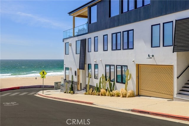 Photo - 2200 The Strand Unit B