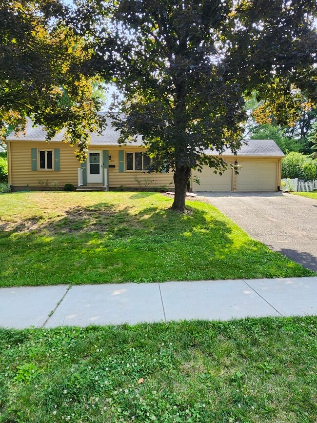 Photo - 32 St James Ave