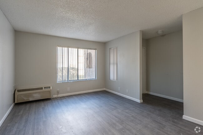 2BR, 1 BA - 840SF - Sala de estar - Cottonwood Creek Apartments