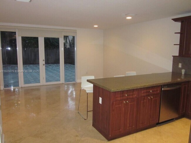 Photo - 2920 Catalina St