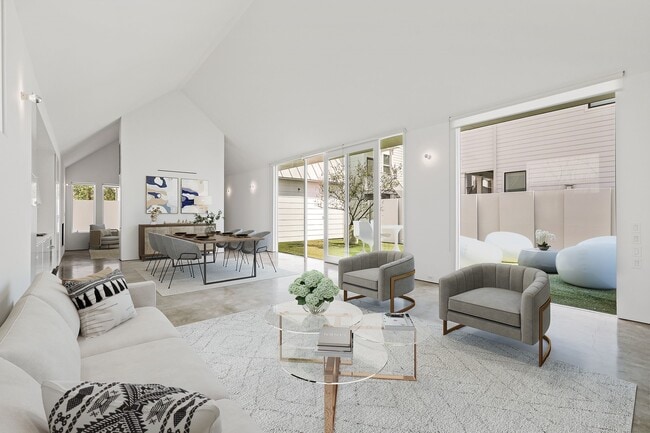 Photo - 233 W 25th St