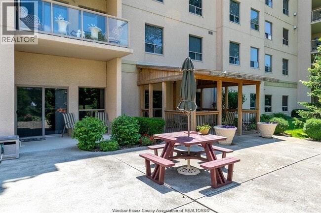 Photo - 315 Village Grove Dr Unité 103