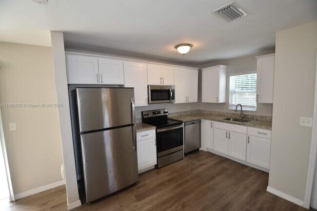 Building Photo - 1712 NW 15th Ave Rental