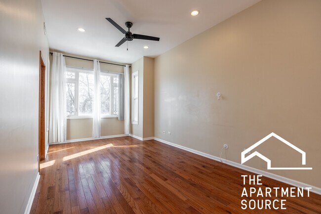 Photo - 2028 N Hamlin Ave Unit 2