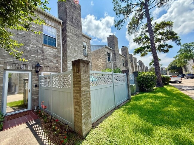 Building Photo - 6000 Reims Rd Unit 3010