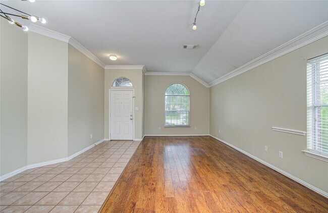 Photo - 18223 Heathridge Ln