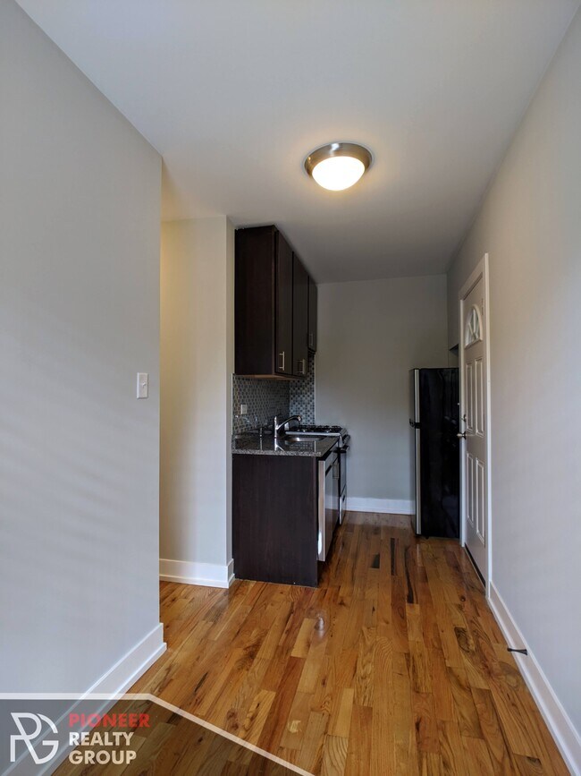 Building Photo - 2752 N Mildred Ave Unit 1 Rental