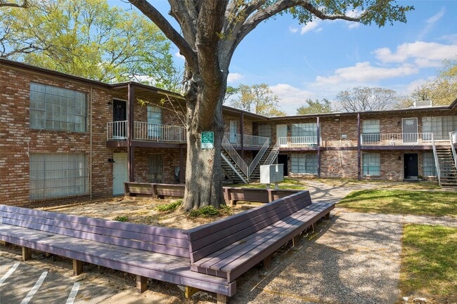 Building Photo - 7510 Shadyvilla Ln Unit 17