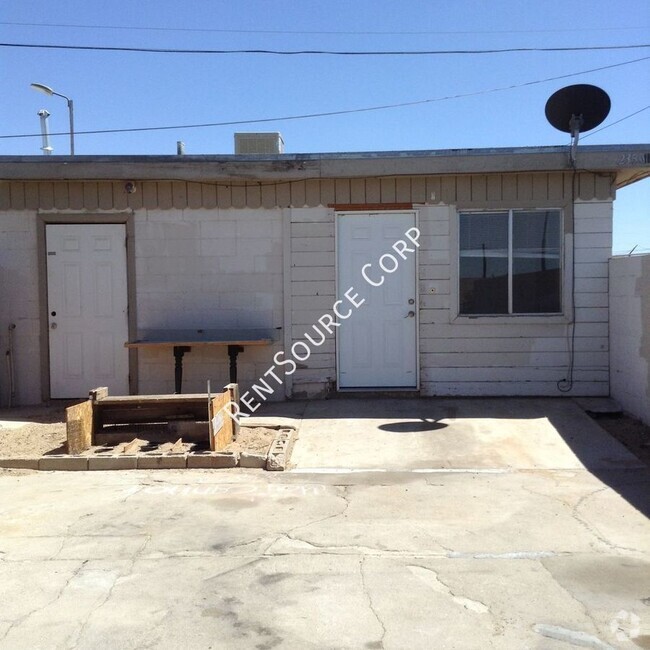 Building Photo - 1 Bedroom Duplex For Rent Unit B Rental