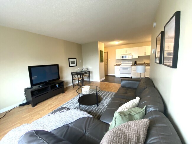 Photo - 9710-105 105 St NW