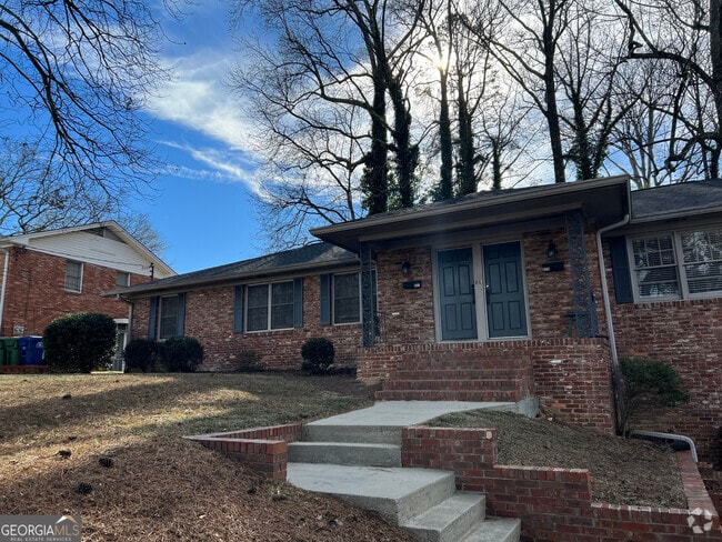 Building Photo - 827 Marstevan Dr NE Rental