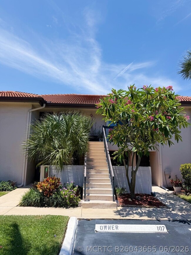Building Photo - 351 Club Cir Unit 208