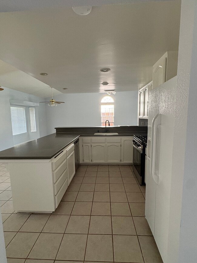 Photo - 3800 Collier St