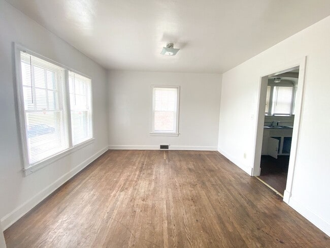 Photo - 3 bed 1 bath unit close to campus