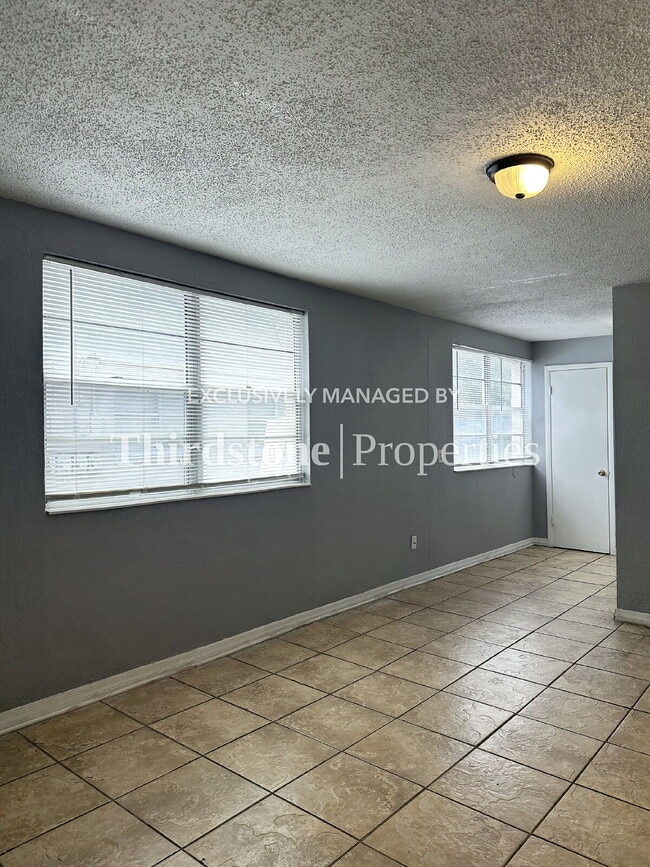 Photo - 1819 W 6th St Unit 4