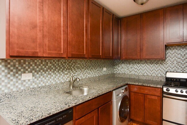 Photo - 562 W Arlington Unit 308