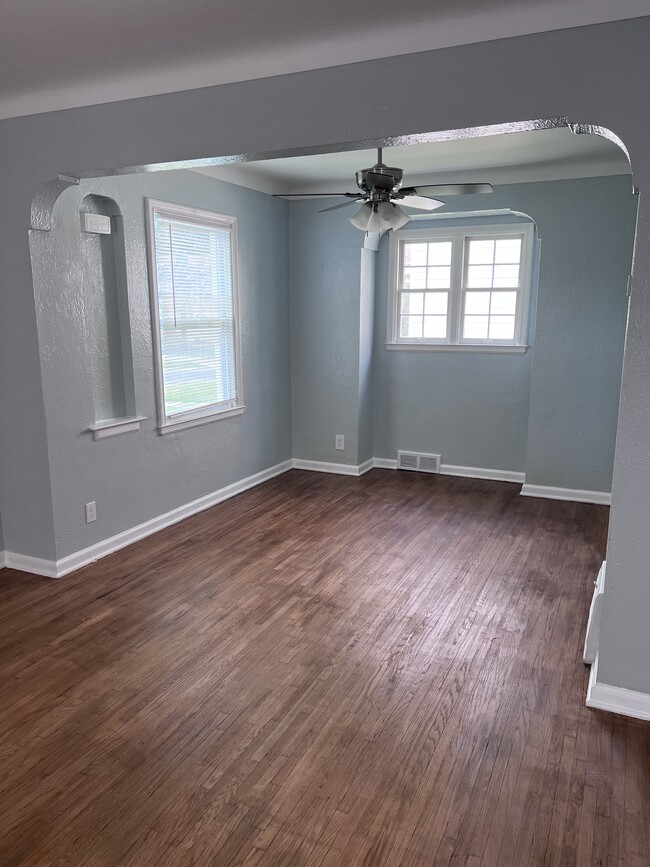 Photo - 2024 Farnham Rd