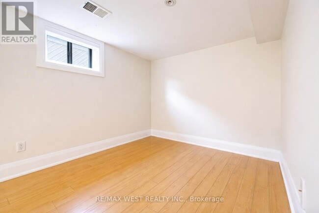 Photo - 32 Harrow Dr