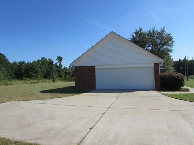 3285 N Kings Hwy