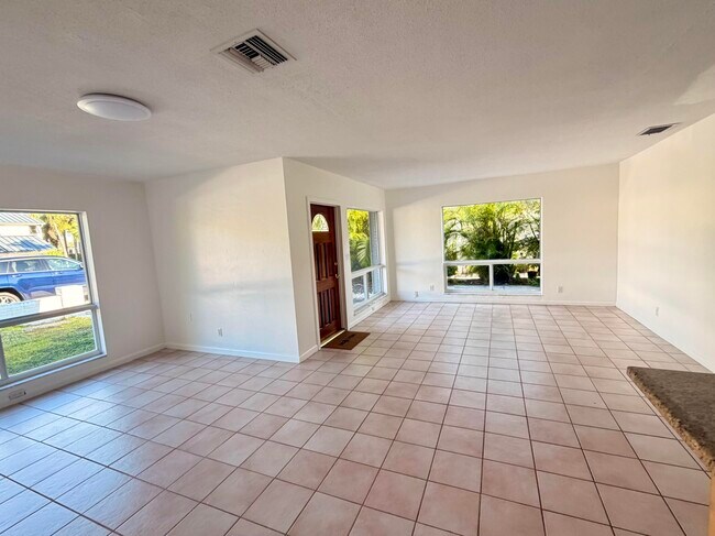 Photo - 620-630 NE 19th Ave