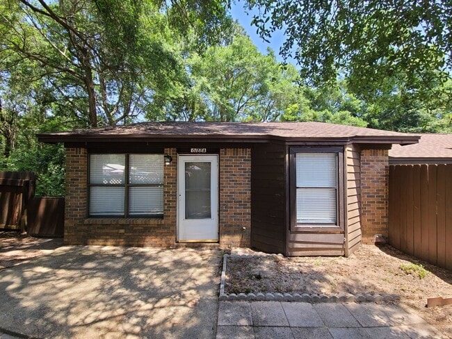 Building Photo - 2 Bedroom 1 Bath in Milton Available for R... Rental