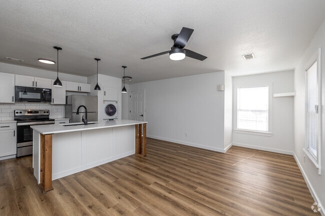 1BR, 1BA - 825SF - Living Room