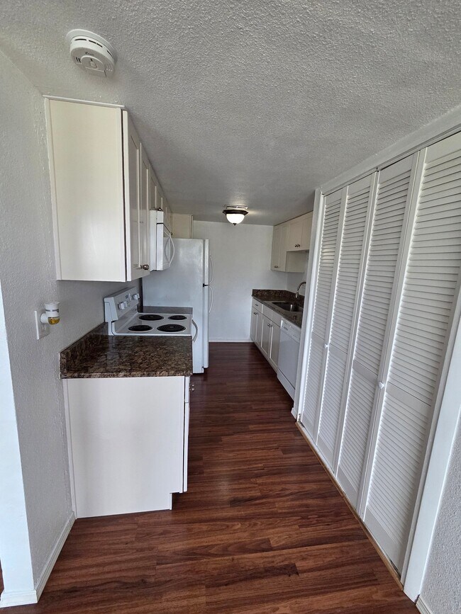 Photo - 3354 S Flower St