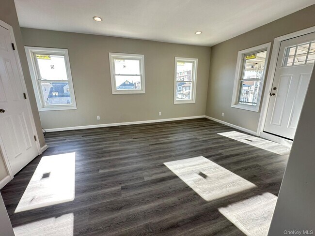 Photo - 149 W Market St