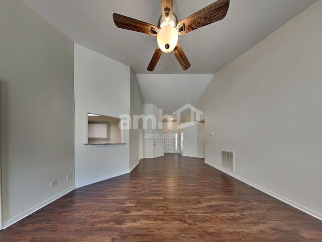 Photo - 706 Walnut Crossing Dr