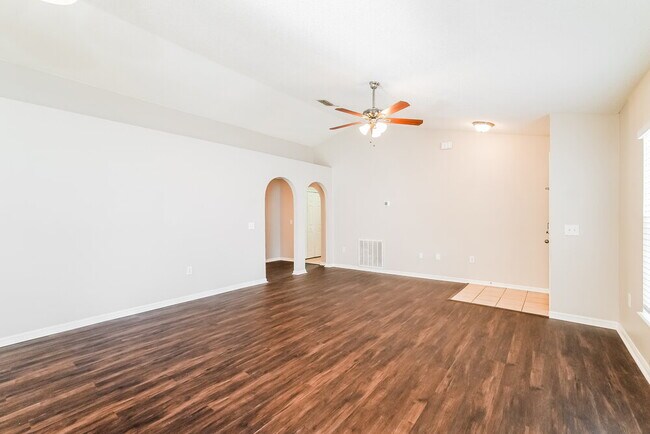 Photo - 924 Brenton Leaf Dr