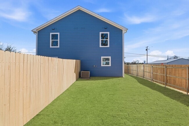 Photo - Modern Townhome for Rent – Modern Living at Its Best!