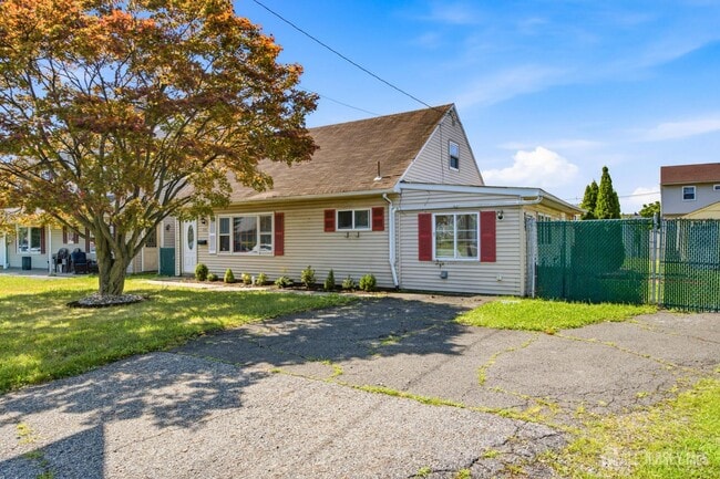 115 N Main St