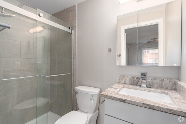 2BR, 2BA - 953SF - Primary Bathroom