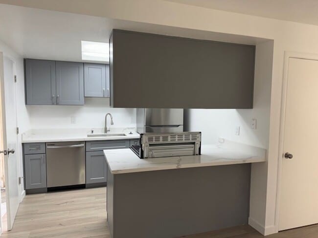 Photo - 401-403 Elizabeth Way Unit 403 Elizabeth Way