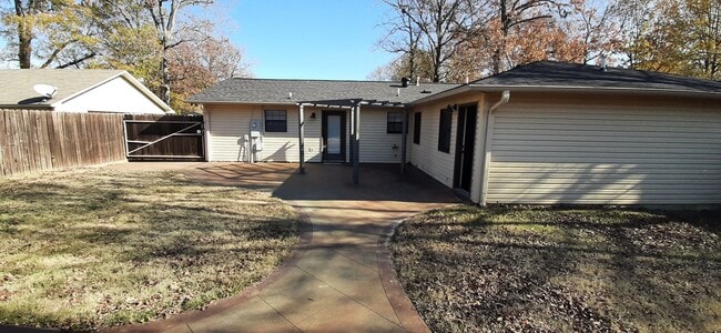 1403 Doris Dr