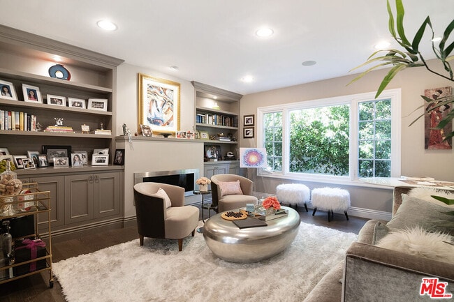 Photo - 9145 Sawyer St