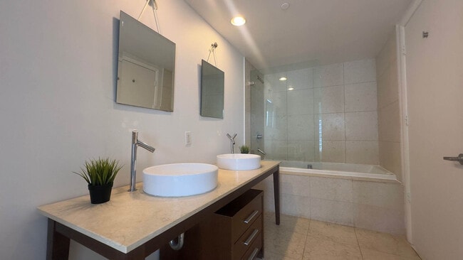 Photo - 485 Brickell Ave Unidad ID1240672P