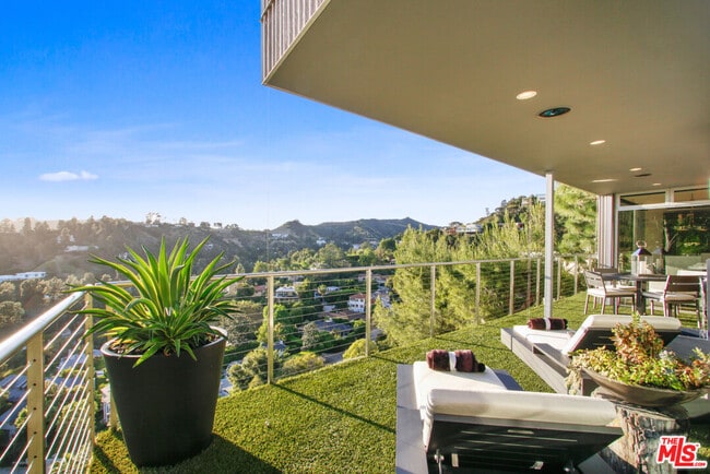 9416 Beverlycrest Dr