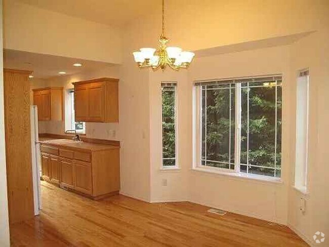 Building Photo - 2 bedroom, 2 bath Townhome in North Seattle.