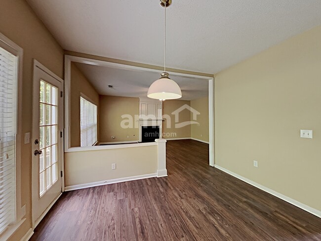 Photo - 150 Sessingham Ln