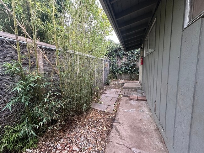 Photo - 107 N 3rd St Unidad 2